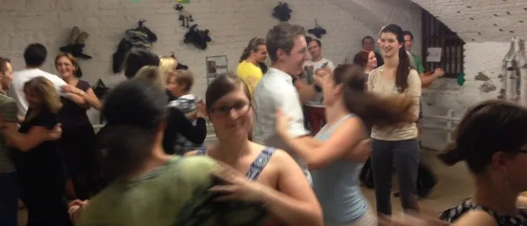 Adult social Irish dance class